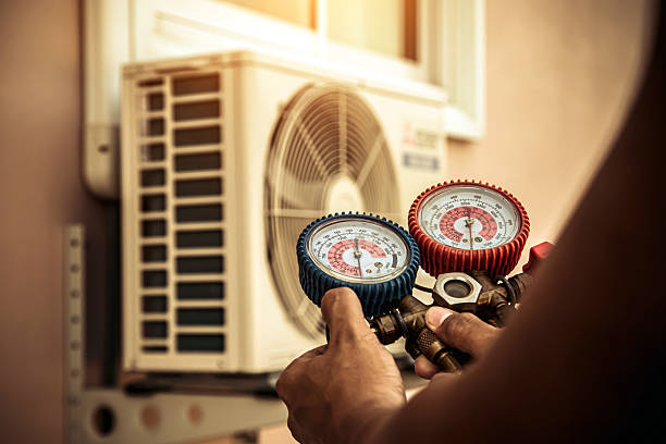 Professional Hvac technician working in Caulfield, MO
